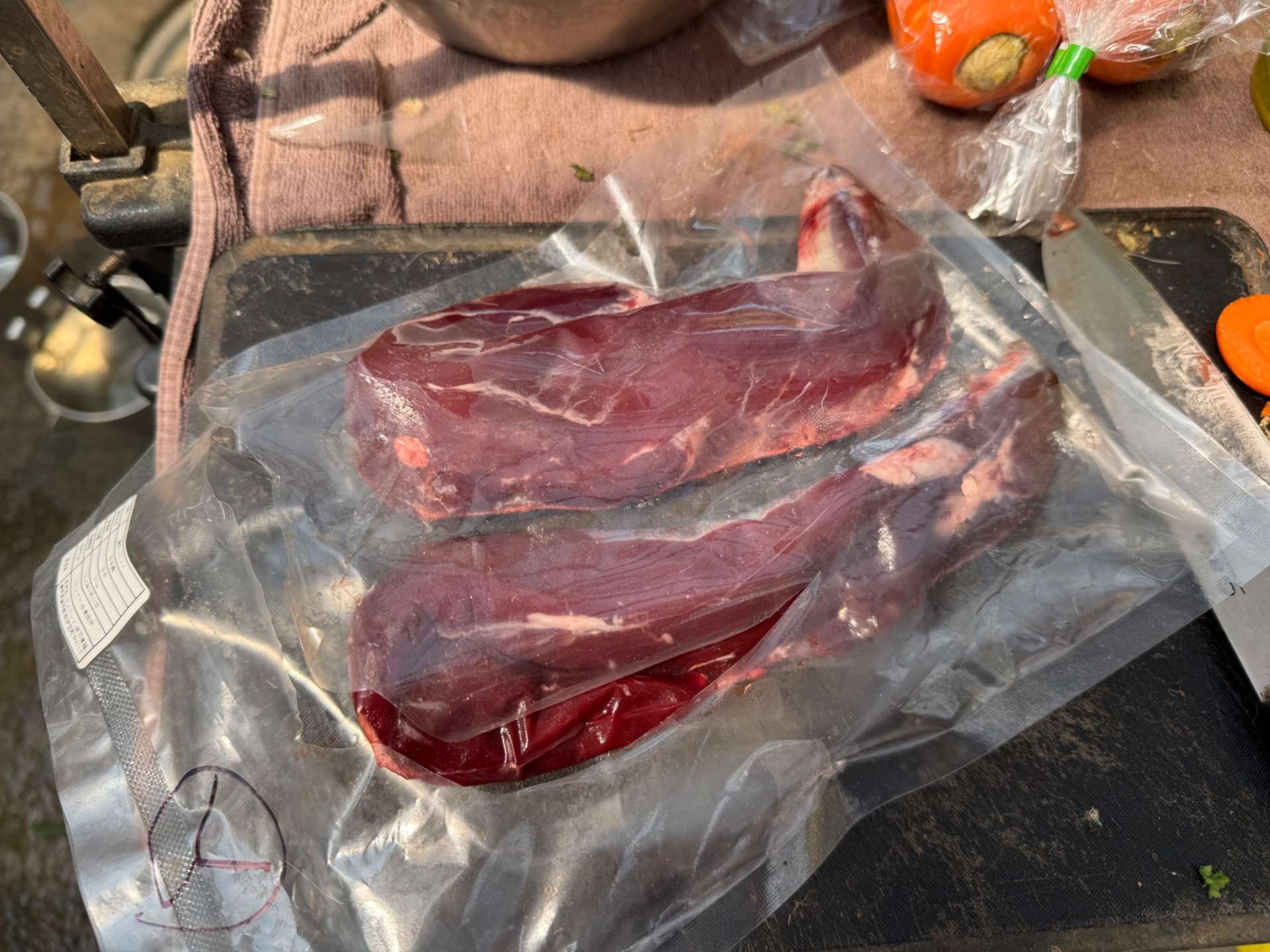 鹿のヒレ肉を解凍したので